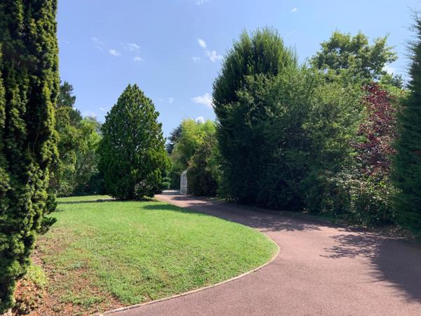 Charbonnières – Foncier rare 6200 m² de prestige