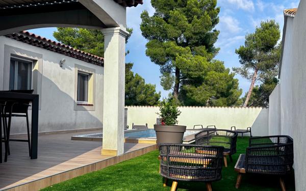 Maison à vendre    4 pièces •  Saint-Mitre-les-Remparts