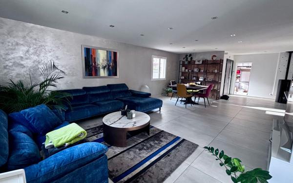 Maison à vendre    4 pièces •  Saint-Mitre-les-Remparts