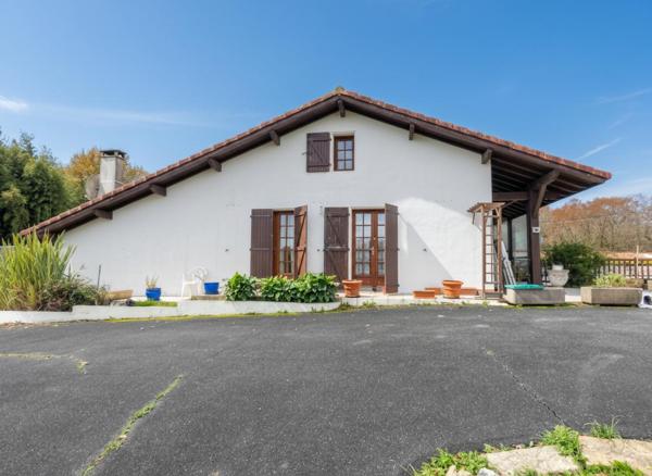 Viager occupée Maison de pays Mouguerre 10 pièce(s) 230 m2