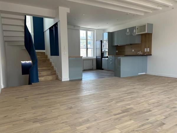 14600 Honfleur Appartement duplex 3 pièces refait à neuf  315 000 E