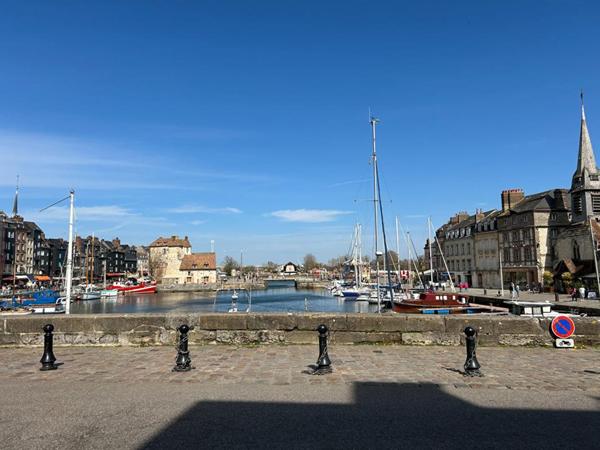 14600 Honfleur Appartement duplex 3 pièces refait à neuf  315 000 E