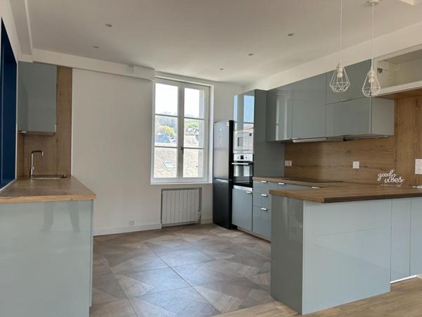 14600 Honfleur Appartement duplex 3 pièces refait à neuf  315 000 E