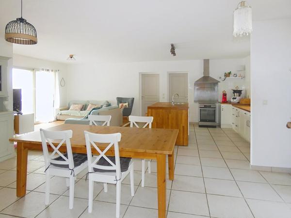 Villa plain pied 114m² 4 chambres sur terrain arboré de 1398m² avec piscine 9x5