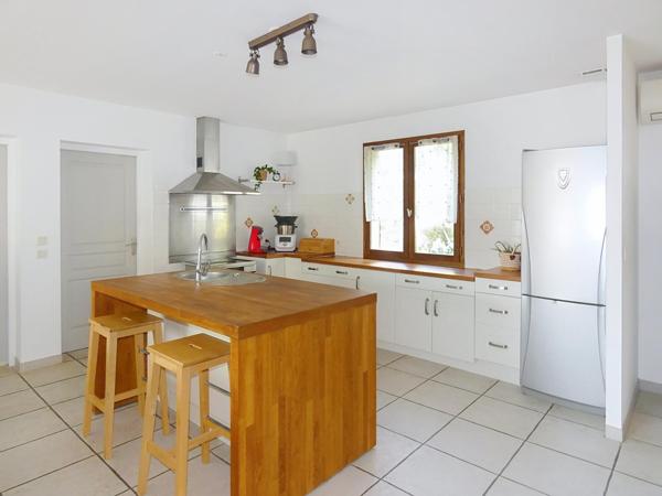 Villa plain pied 114m² 4 chambres sur terrain arboré de 1398m² avec piscine 9x5