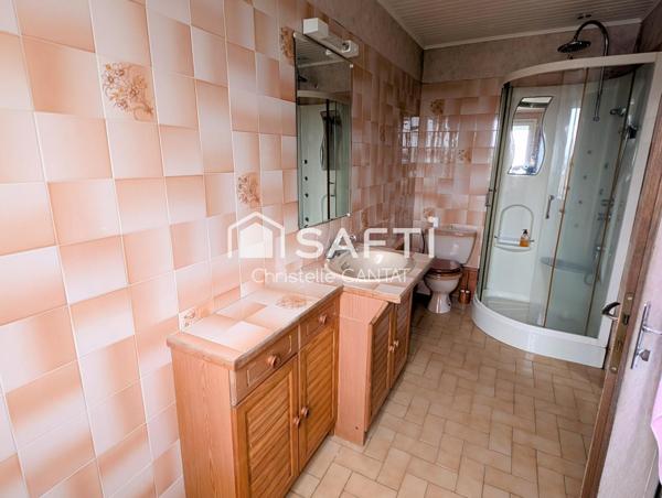 Maison 7 pièces, 6 chambres, terrain, garage.