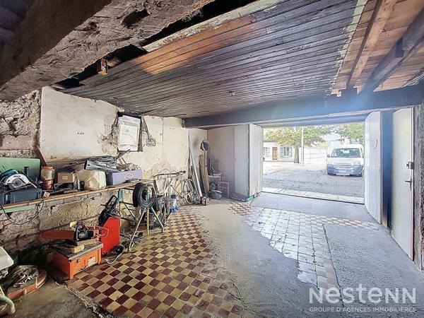 A Vendre Immeuble en pierre à rénover sur deux étages avec garage au coeur de Condom