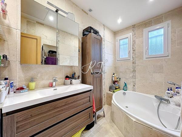 maison individuelle de 4 chambres et de 130m² sur un terrain de 1000m²