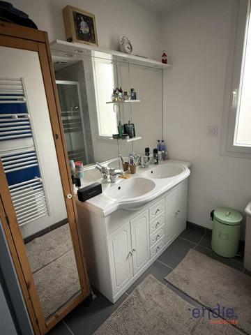Maison mitoyenne entièrement rénovée,