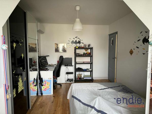 Maison mitoyenne entièrement rénovée,
