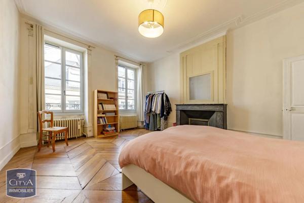 Maison à vendre 10 pièces 330m² Châteauroux (36000)