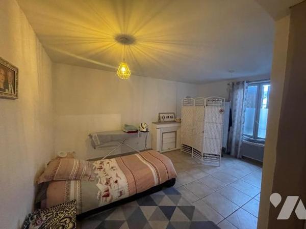 Appartement à Vendre à Fleury-les-Aubrais (45400) en Loiret (45)

Cet appartement dispose d'u...