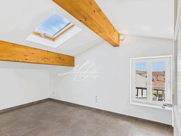 Six-Fours-les-Plages (83140) SIX FOURS-LES-PLAGES Maison Rénovée dans un Hameau avec 2 Appartements et Terrain Piscinable