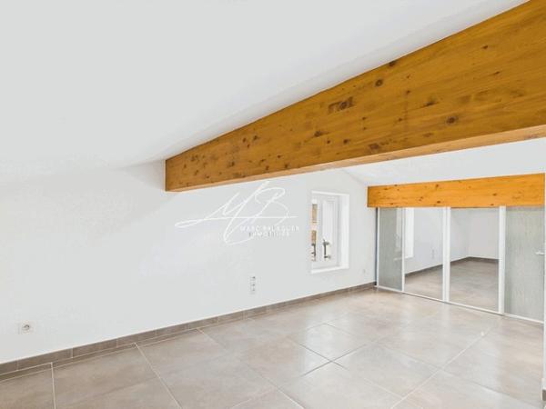 Six-Fours-les-Plages (83140) SIX FOURS-LES-PLAGES Maison Rénovée dans un Hameau avec 2 Appartements et Terrain Piscinable