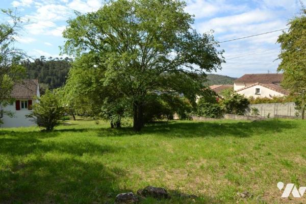 TERRAIN A BATIR DE 1583 m²