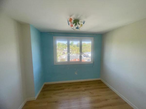 Appartement - Oloron-sainte-marie - Réf.:205395 BEL APPARTEMENT T4 AVEC CAVE - 3EME ETAGE - (BAISSE DE PRIX) (PAS D'ASCENSEUR)