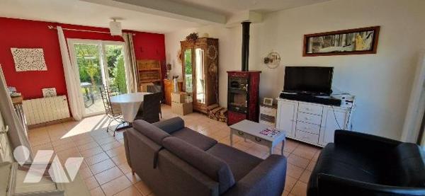 A 8 min de Rennes, à 300m du collège et du bus de Rennes metropole, proche des commerces et des...