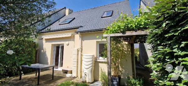 A 8 min de Rennes, à 300m du collège et du bus de Rennes metropole, proche des commerces et des...