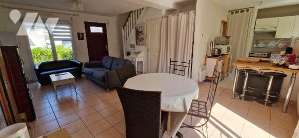 A 8 min de Rennes, à 300m du collège et du bus de Rennes metropole, proche des commerces et des...