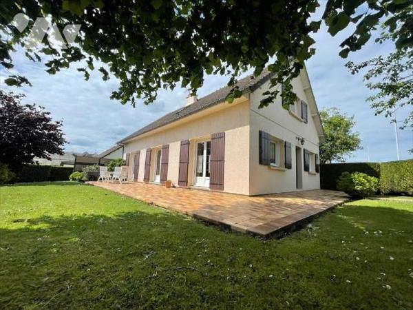 NOUVEAUTÉ A VENDRE A FALAISE chez " Des Notaires à Mes Côtés"
Une maison familiale très bien e...
