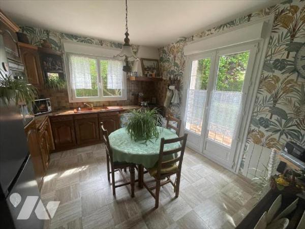 NOUVEAUTÉ A VENDRE A FALAISE chez " Des Notaires à Mes Côtés"
Une maison familiale très bien e...
