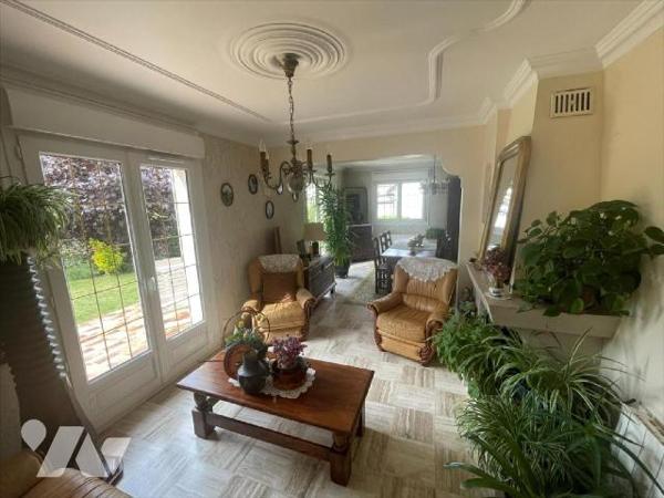 NOUVEAUTÉ A VENDRE A FALAISE chez " Des Notaires à Mes Côtés"
Une maison familiale très bien e...