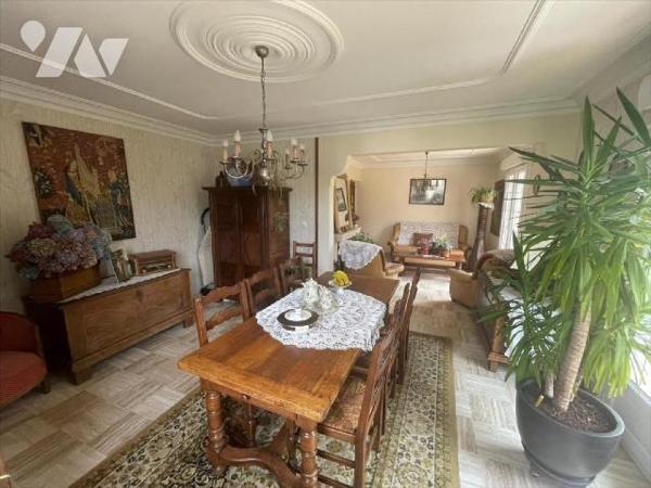 NOUVEAUTÉ A VENDRE A FALAISE chez " Des Notaires à Mes Côtés"
Une maison familiale très bien e...