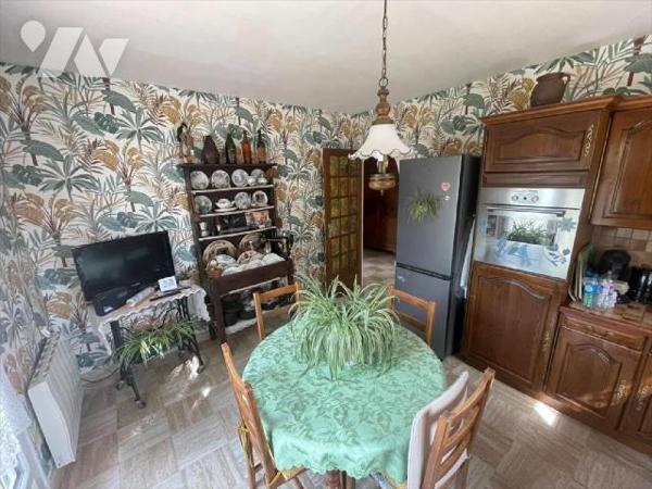 NOUVEAUTÉ A VENDRE A FALAISE chez " Des Notaires à Mes Côtés"
Une maison familiale très bien e...
