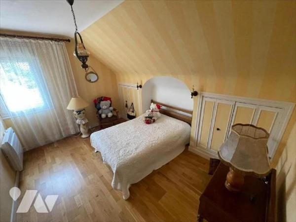 NOUVEAUTÉ A VENDRE A FALAISE chez " Des Notaires à Mes Côtés"
Une maison familiale très bien e...