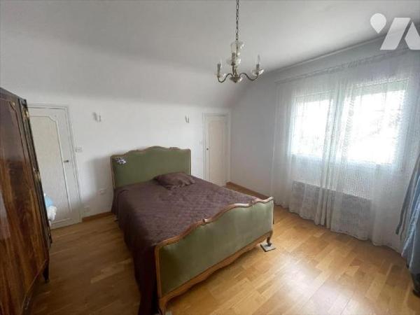 NOUVEAUTÉ A VENDRE A FALAISE chez " Des Notaires à Mes Côtés"
Une maison familiale très bien e...