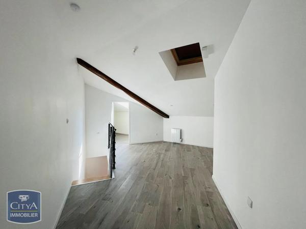 Appartement à louer 3 pièces 82.24m² Saint-Marcellin-en-Forez (42680)