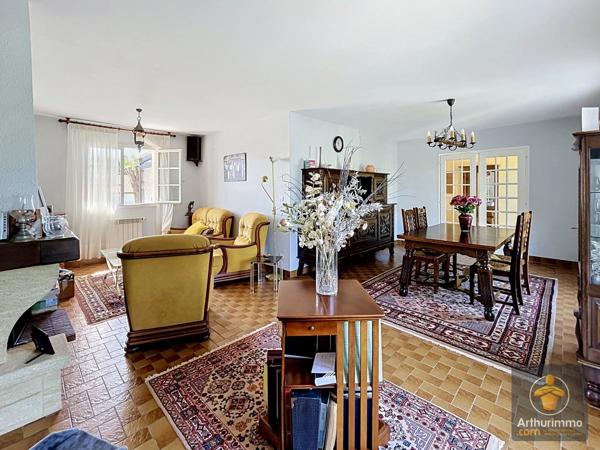 Vente                                                      Maison
                        
                     6 pièces                      142 m2                     à Mimizan