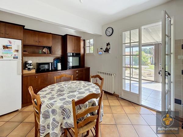 Vente                                                      Maison
                        
                     6 pièces                      142 m2                     à Mimizan