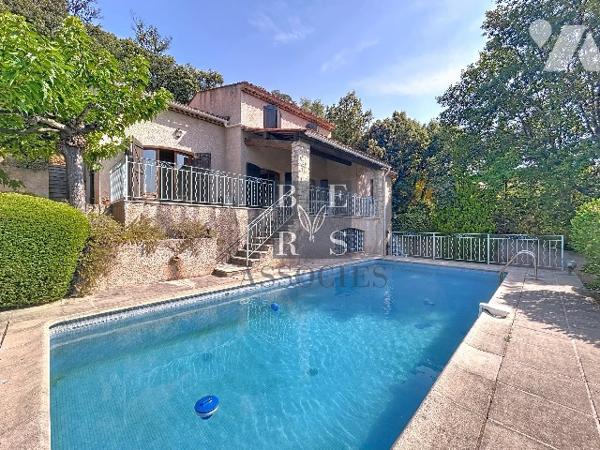 Maison 4 pièces avec piscine dans quartier résidentiel calme