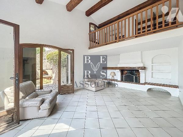 Maison 4 pièces avec piscine dans quartier résidentiel calme