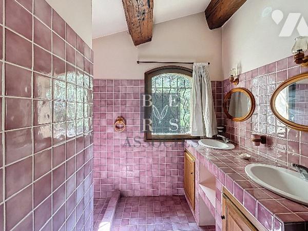 Maison 4 pièces avec piscine dans quartier résidentiel calme