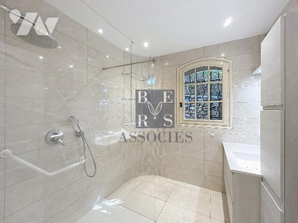 Maison 4 pièces avec piscine dans quartier résidentiel calme