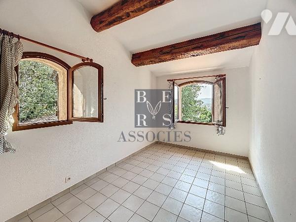 Maison 4 pièces avec piscine dans quartier résidentiel calme