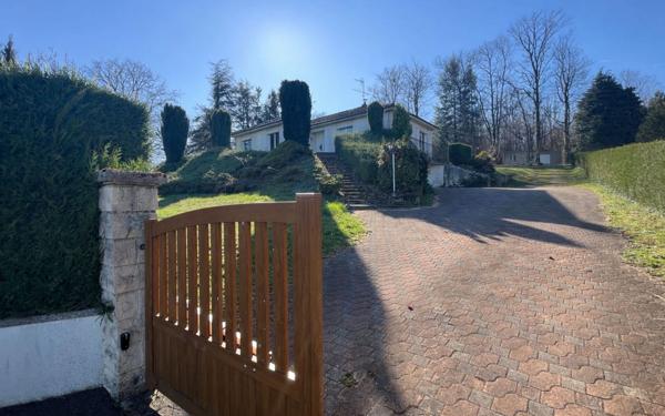 Maison à louer    4 pièces • 91 m2 Saint-Agnant-de-Versillat