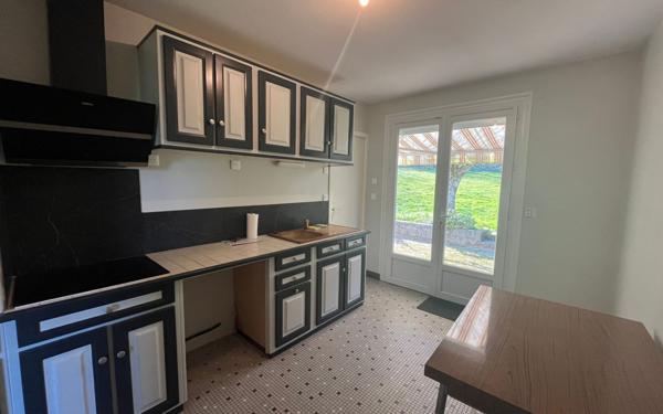 Maison à louer    4 pièces • 91 m2 Saint-Agnant-de-Versillat