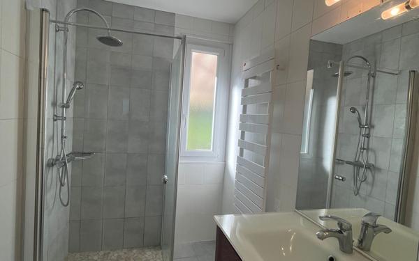 Maison à louer    4 pièces • 91 m2 Saint-Agnant-de-Versillat