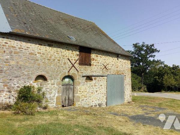 5 min. VILLAINES-LA-JUHEL (53), Un ensemble immobilier composé :

- D'une maison d'habitation...