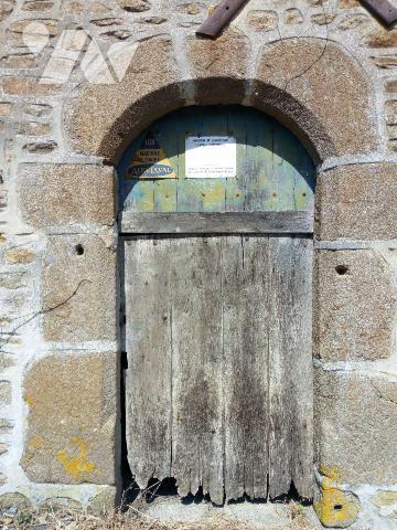 5 min. VILLAINES-LA-JUHEL (53), Un ensemble immobilier composé :

- D'une maison d'habitation...