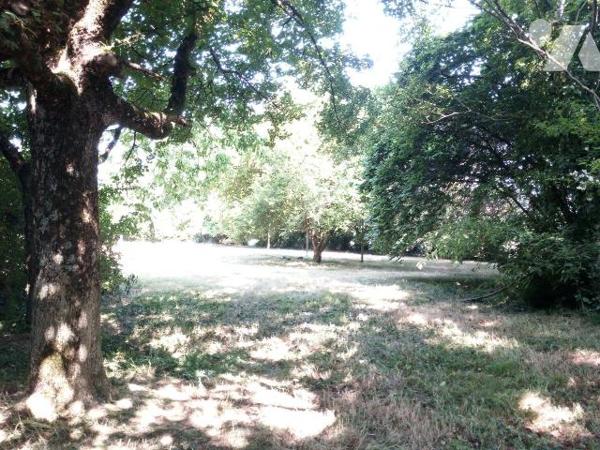 5 min. VILLAINES-LA-JUHEL (53), Un ensemble immobilier composé :

- D'une maison d'habitation...