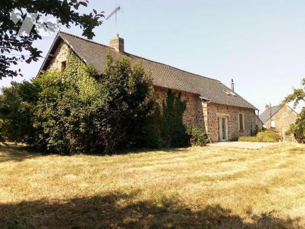 5 min. VILLAINES-LA-JUHEL (53), Un ensemble immobilier composé :

- D'une maison d'habitation...