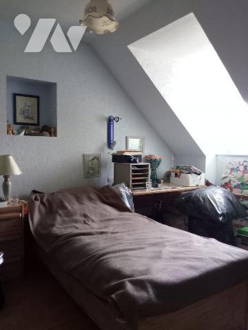 5 min. VILLAINES-LA-JUHEL (53), Un ensemble immobilier composé :

- D'une maison d'habitation...