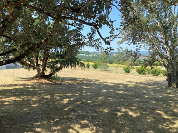 Très beau terrain à bâtir à Montesquieu