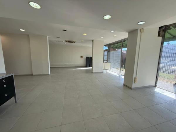 LOCAL PROFESSIONNEL DE 153 M2 ST JEAN