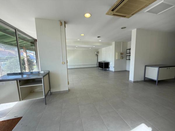 LOCAL PROFESSIONNEL DE 153 M2 ST JEAN