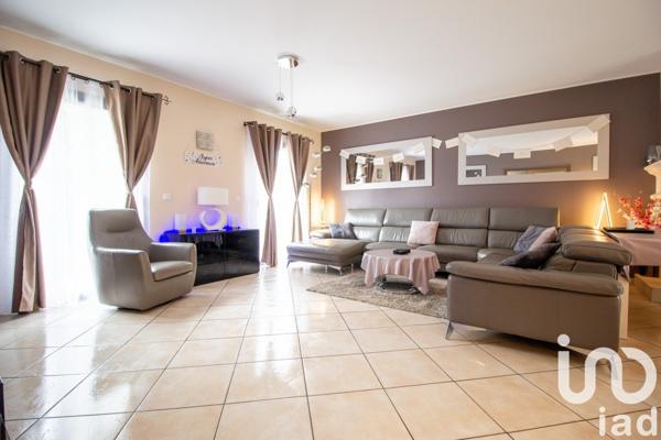 Maison 10 pièces de 256 m² à Dormelles (77130)